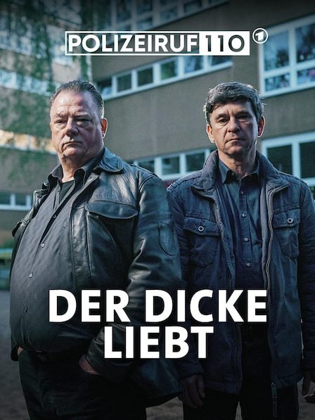 Scene from 'Polizeiruf 110: Der Dicke liebt' featuring two detectives standing in front of a building.