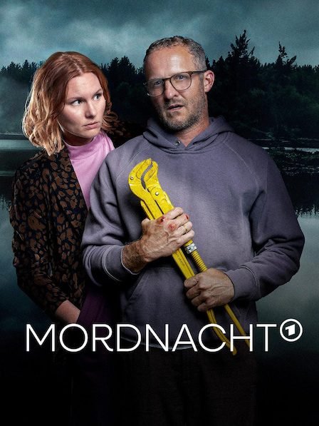 Scene from the crime drama 'Mordnacht' featuring two characters, a woman and a man holding a wrench.